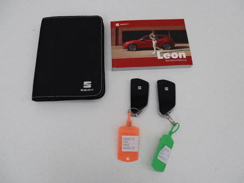 SEAT Leon 1.4 TSI eHybrid PHEV Xcellence | SOH 100% | Stoel & stuurverwarming | Sfeerverlichting | Keyless | Navigatie | Park Assist | Cruise control | Digital Cockpit | Climate control | Plug In