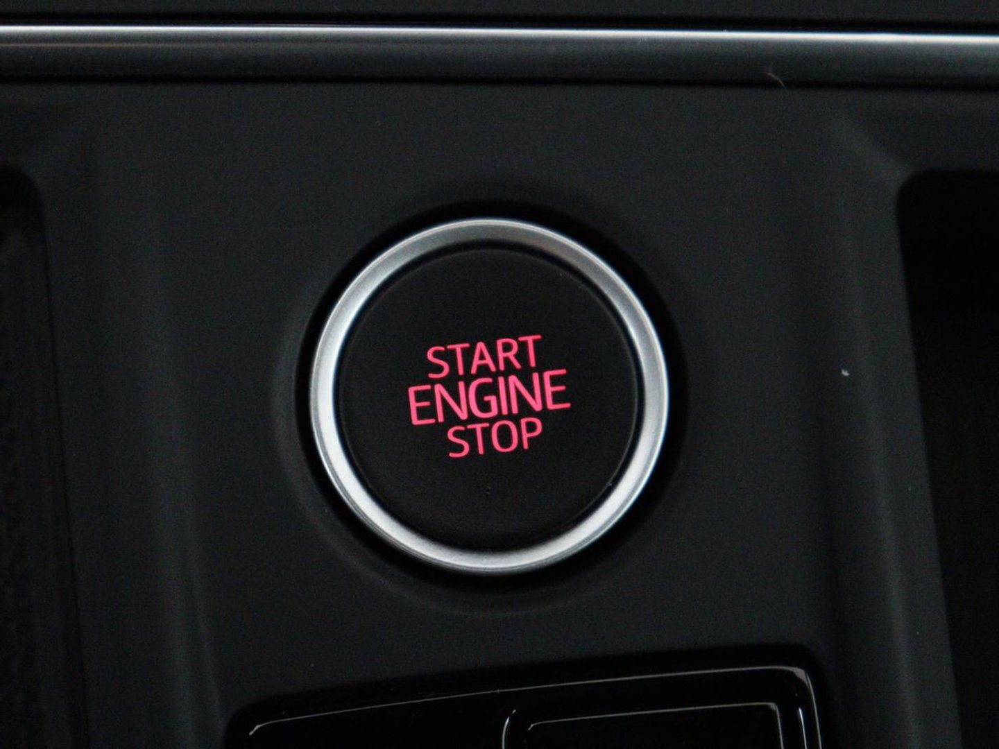 SEAT Leon 1.4 TSI eHybrid PHEV Xcellence | SOH 100% | Stoel & stuurverwarming | Sfeerverlichting | Keyless | Navigatie | Park Assist | Cruise control | Digital Cockpit | Climate control | Plug In