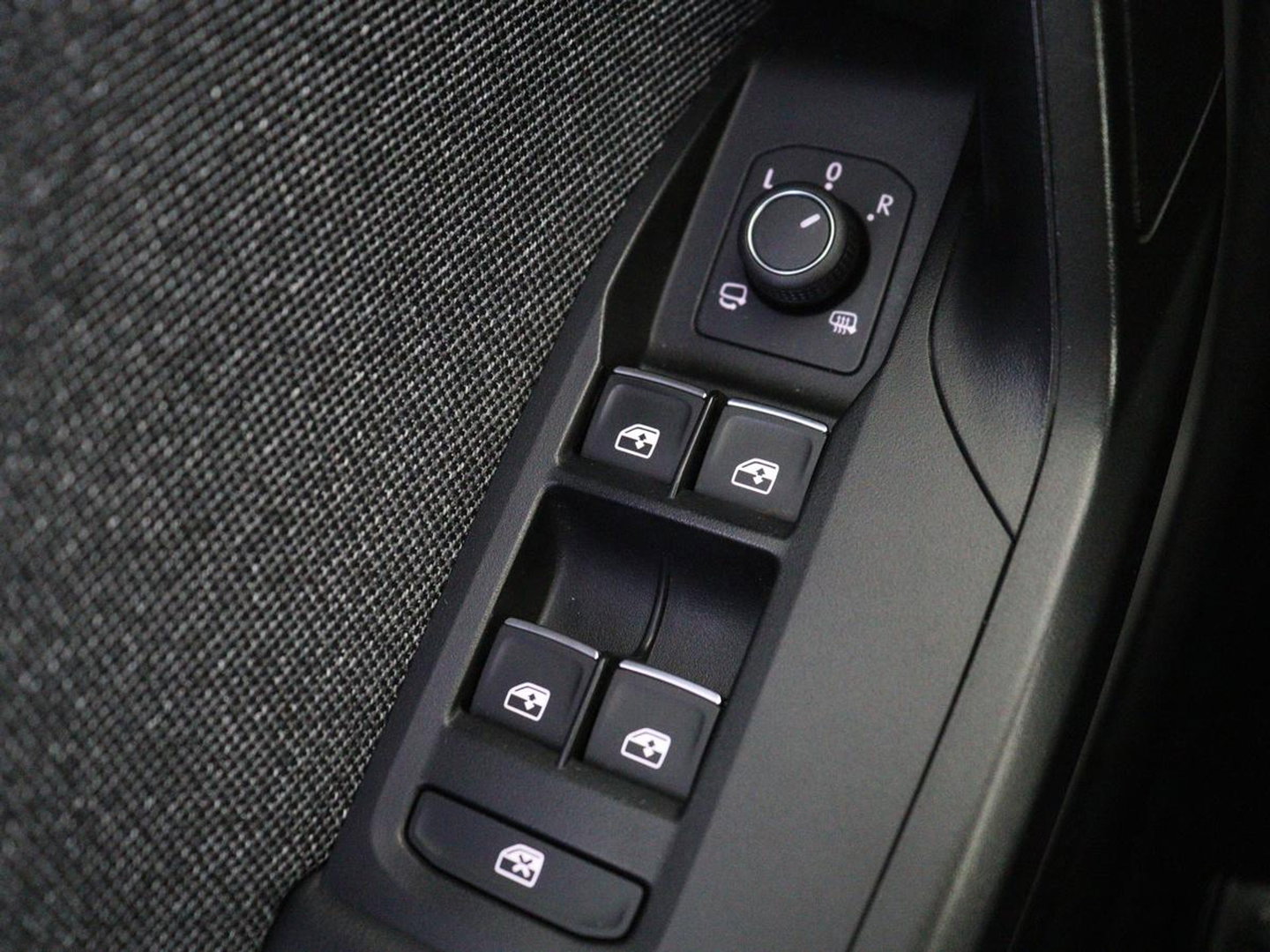 SEAT Leon 1.4 TSI eHybrid PHEV Xcellence | SOH 100% | Stoel & stuurverwarming | Sfeerverlichting | Keyless | Navigatie | Park Assist | Cruise control | Digital Cockpit | Climate control | Plug In