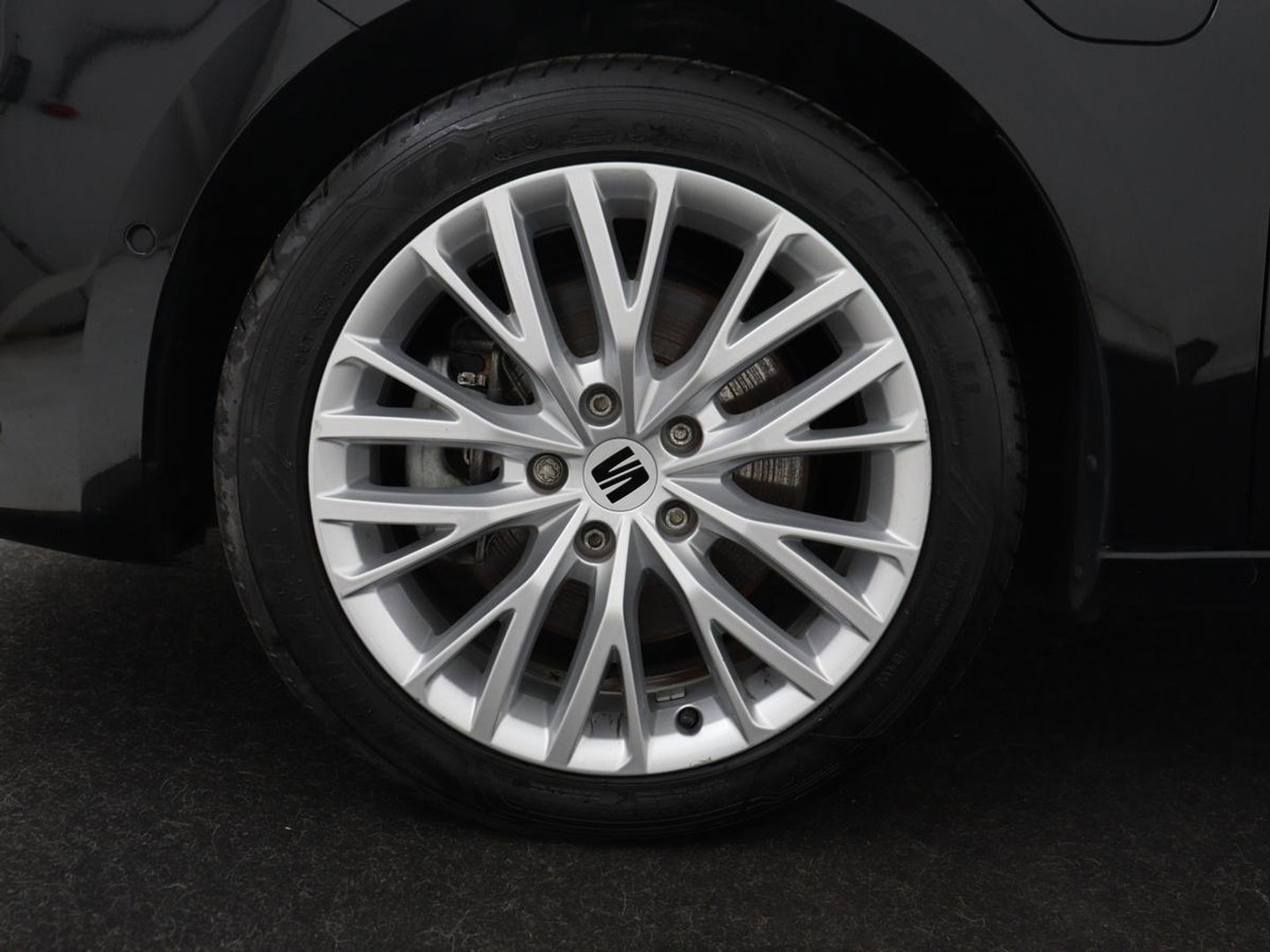 SEAT Leon 1.4 TSI eHybrid PHEV Xcellence | SOH 100% | Stoel & stuurverwarming | Sfeerverlichting | Keyless | Navigatie | Park Assist | Cruise control | Digital Cockpit | Climate control | Plug In