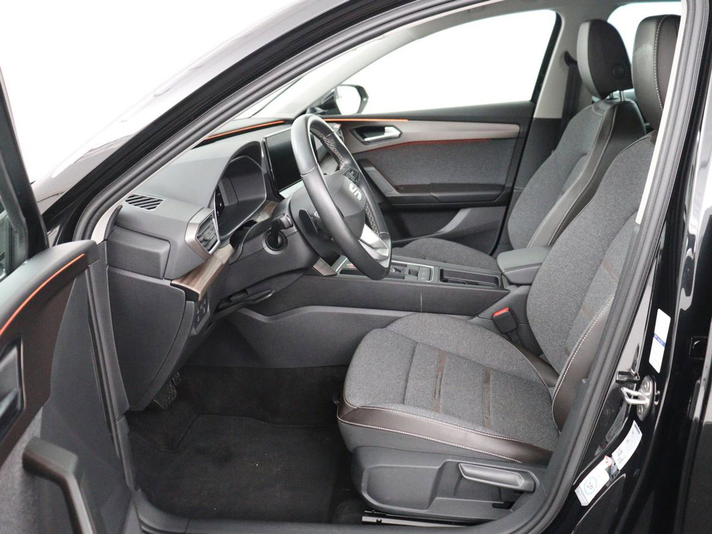 SEAT Leon 1.4 TSI eHybrid PHEV Xcellence | SOH 100% | Stoel & stuurverwarming | Sfeerverlichting | Keyless | Navigatie | Park Assist | Cruise control | Digital Cockpit | Climate control | Plug In