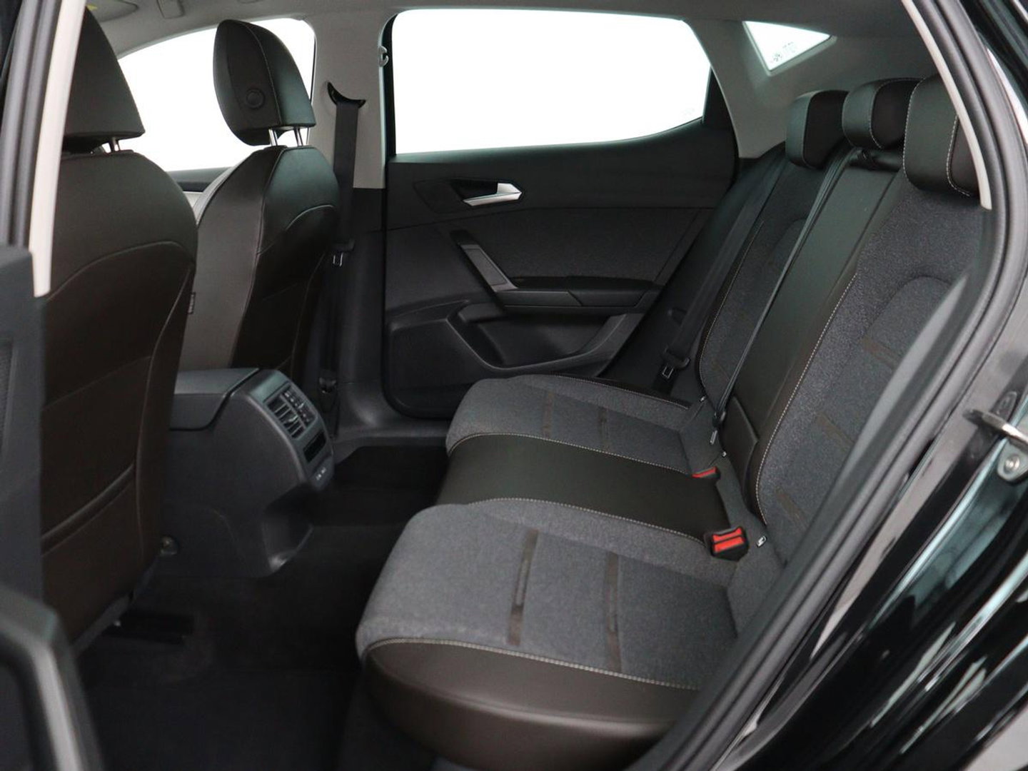 SEAT Leon 1.4 TSI eHybrid PHEV Xcellence | SOH 100% | Stoel & stuurverwarming | Sfeerverlichting | Keyless | Navigatie | Park Assist | Cruise control | Digital Cockpit | Climate control | Plug In