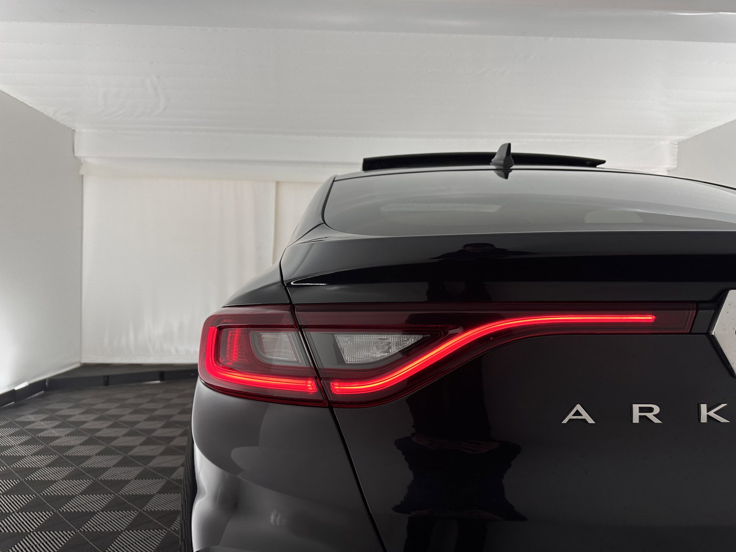 Renault Arkana 1.6 E-Tech Hybrid 145 R.S. Line (INCL.BTW) Aut. *PANO | ADAPTIVE-CRUISE | LEATHER | FULL-LED | BLINDSPOT | CAMERA | HEATED-SPORTSEATS | KEYLESS | AMBIENT-LIGHT | DIGI-COCKPIT | PRIVACY-GLASS | NAVI-FULLMAP | ECC | PDC | 18'