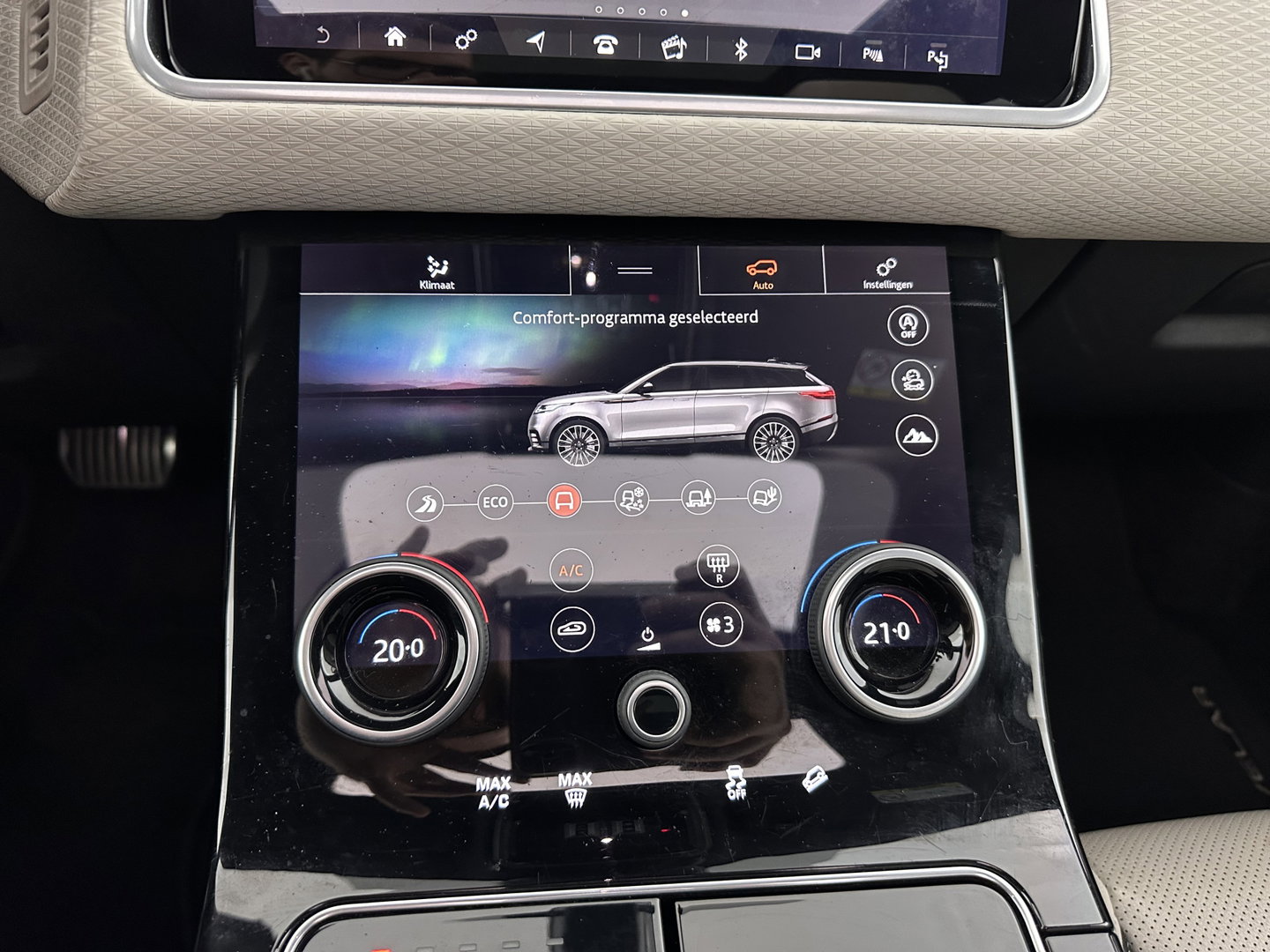 Land Rover Range Rover Velar 2.0 P300 Turbo AWD R-Dynamic HSE Aut. *PANO | HEAD-UP | LEATHER | MATRIX-LED | MEMORY-PACK | BLINDSPOT | MERIDIAN-SURROUND | DIGI-COCKPIT | CAMERA | KEYLESS | HEATED-COMFORTSEATS | PRIVACYGLASS | SHIFTPADDLES | TOWBAR | 22"A