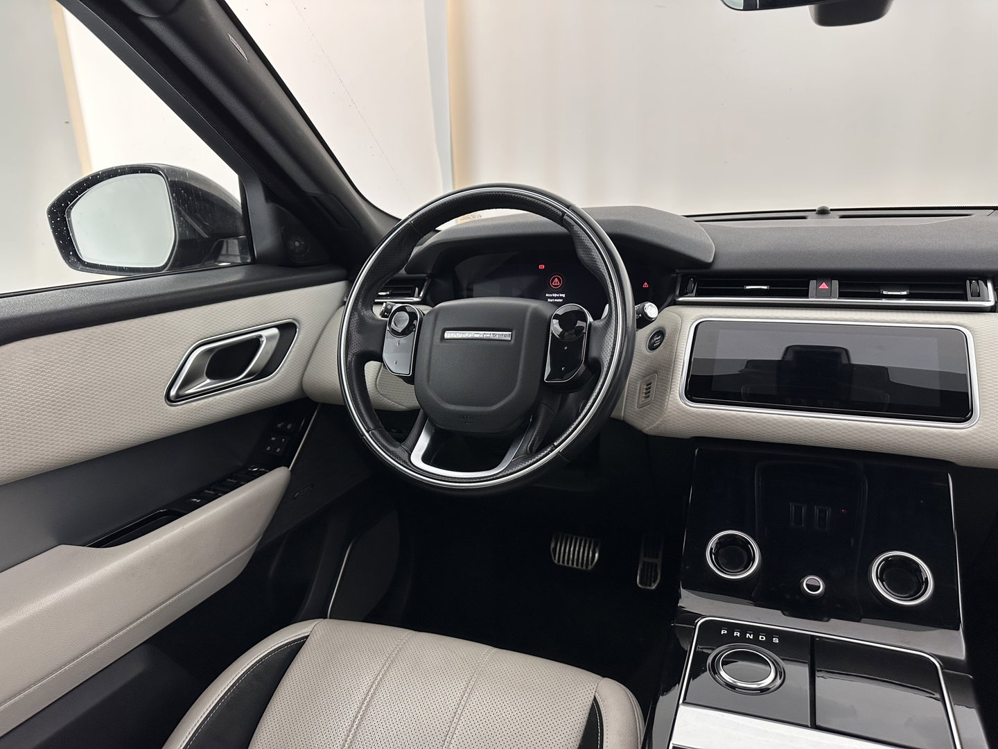 Land Rover Range Rover Velar 2.0 P300 Turbo AWD R-Dynamic HSE Aut. *PANO | HEAD-UP | LEATHER | MATRIX-LED | MEMORY-PACK | BLINDSPOT | MERIDIAN-SURROUND | DIGI-COCKPIT | CAMERA | KEYLESS | HEATED-COMFORTSEATS | PRIVACYGLASS | SHIFTPADDLES | TOWBAR | 22"A