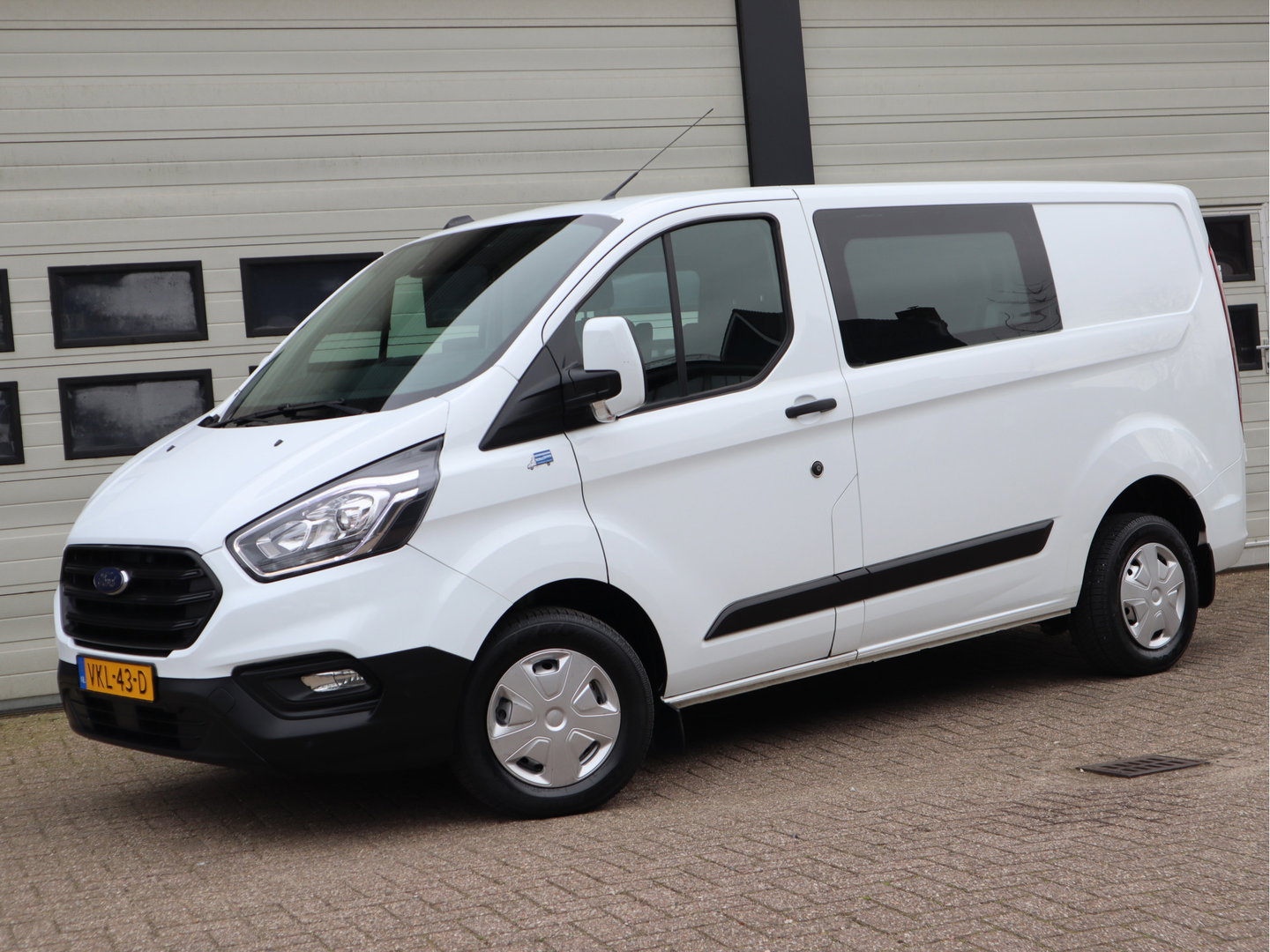 Ford Transit Custom 280 2.0 TDCI 130pk Euro 6 - DC 5 Pers. - Trekhaak - Airco - Navi