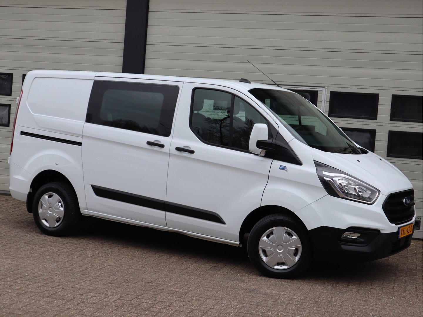 Ford Transit Custom 280 2.0 TDCI 130pk Euro 6 - DC 5 Pers. - Trekhaak - Airco - Navi