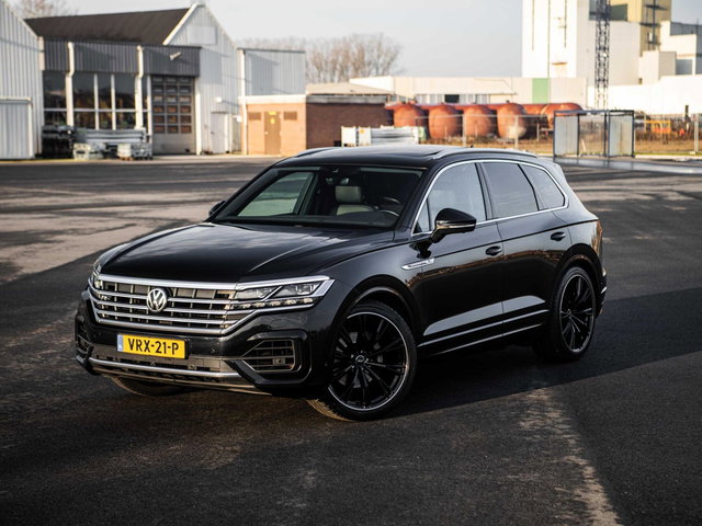 Volkswagen Touareg - 3.0 V6 TDI 286PK R-Line Grijs Kenteken Pano 22'' ABT ACC Matrix Virtual Dynaudio CarPlay Standkachel Memory 360 camera Trekhaak Luchtvering