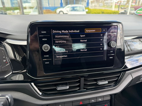 Volkswagen T-Roc Cabrio 1.5 TSI R-Line 150PK ACC|Carplay|IQ-lights|Virtiual-Cockpit|Camera