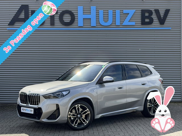 BMW X1 - sDrive20i M Sport Panoramadak Stuurwielverwarming Massage 19 Inch Keyless Entry ACC Harman-Kardon Sound 360 Gr Camera Keyless Entry Head-Up Display