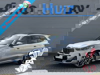 BMW X1 - sDrive20i M Sport Panoramadak Stuurwielverwarming Massage 19 Inch Keyless Entry ACC Harman-Kardon Sound 360 Gr Camera Keyless Entry Head-Up Display