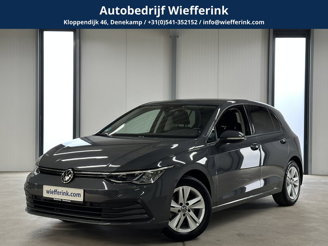 Volkswagen Golf - 1.5 TSI Life 150 pk | Navi | PDC | Winter pakket | Trekhaak |