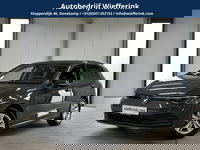 Volkswagen Golf - 1.5 TSI Life 150 pk | Navi | PDC | Winter pakket | Trekhaak |