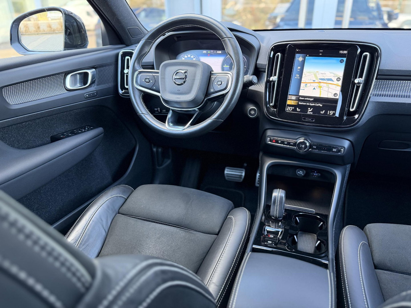 Volvo XC40 1.5 T4 Recharge R-Design |Cam|Led|Winterpakket|Trekhaak