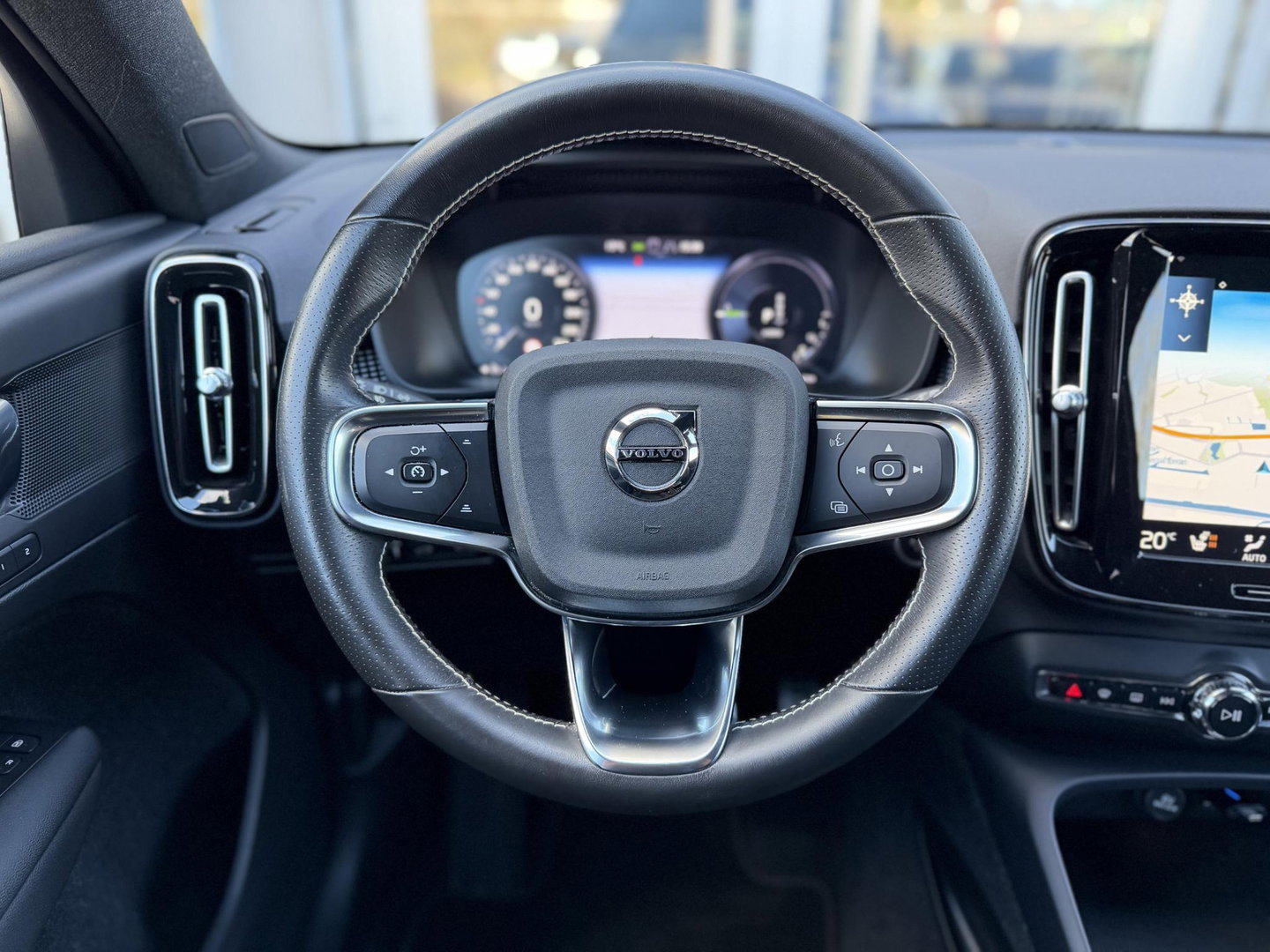 Volvo XC40 1.5 T4 Recharge R-Design |Cam|Led|Winterpakket|Trekhaak