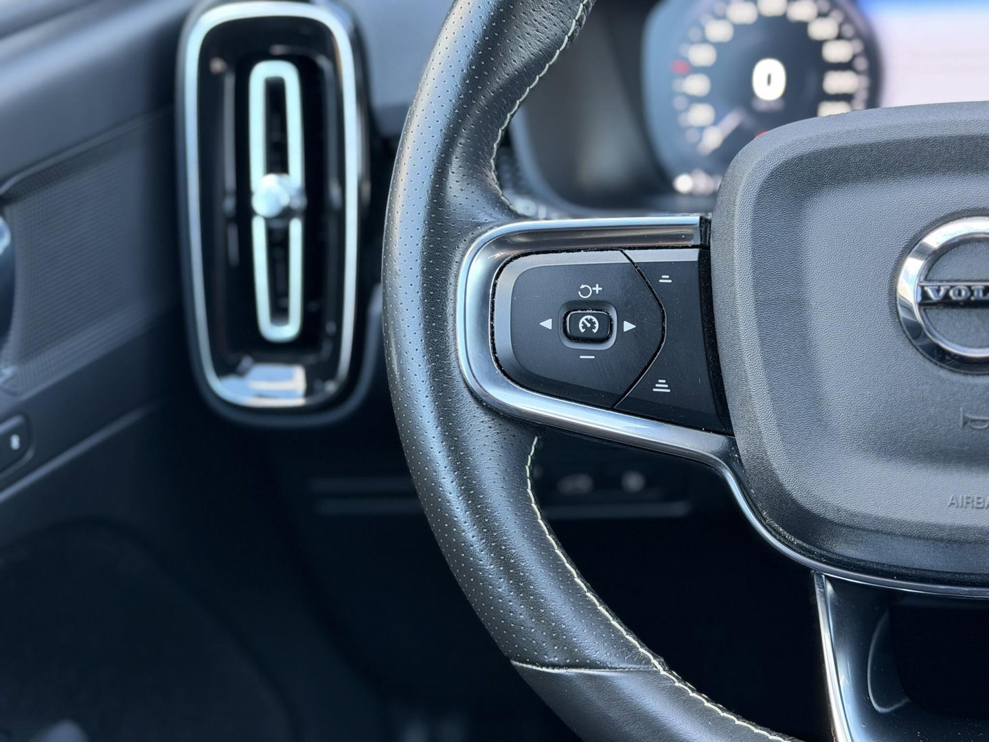 Volvo XC40 1.5 T4 Recharge R-Design |Cam|Led|Winterpakket|Trekhaak