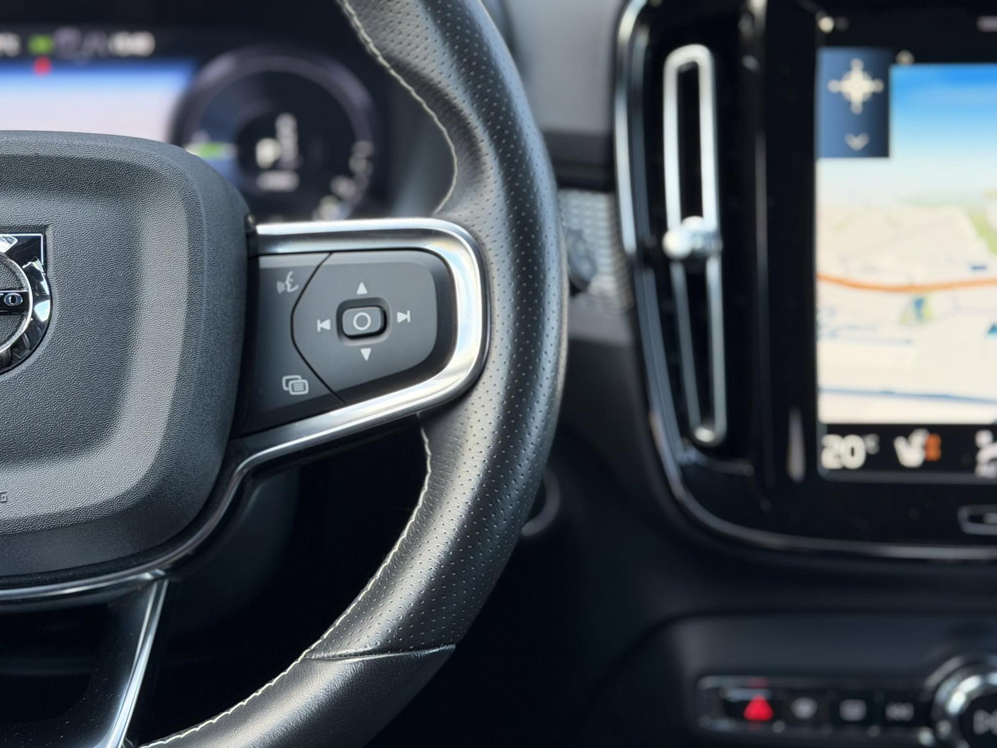 Volvo XC40 1.5 T4 Recharge R-Design |Cam|Led|Winterpakket|Trekhaak