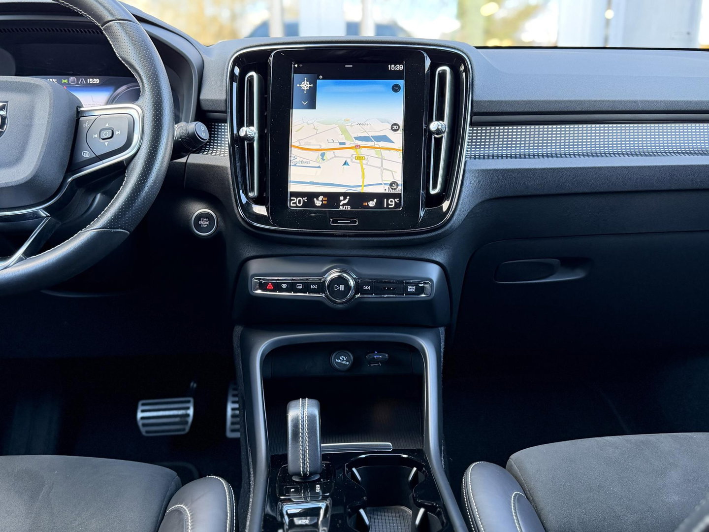 Volvo XC40 1.5 T4 Recharge R-Design |Cam|Led|Winterpakket|Trekhaak