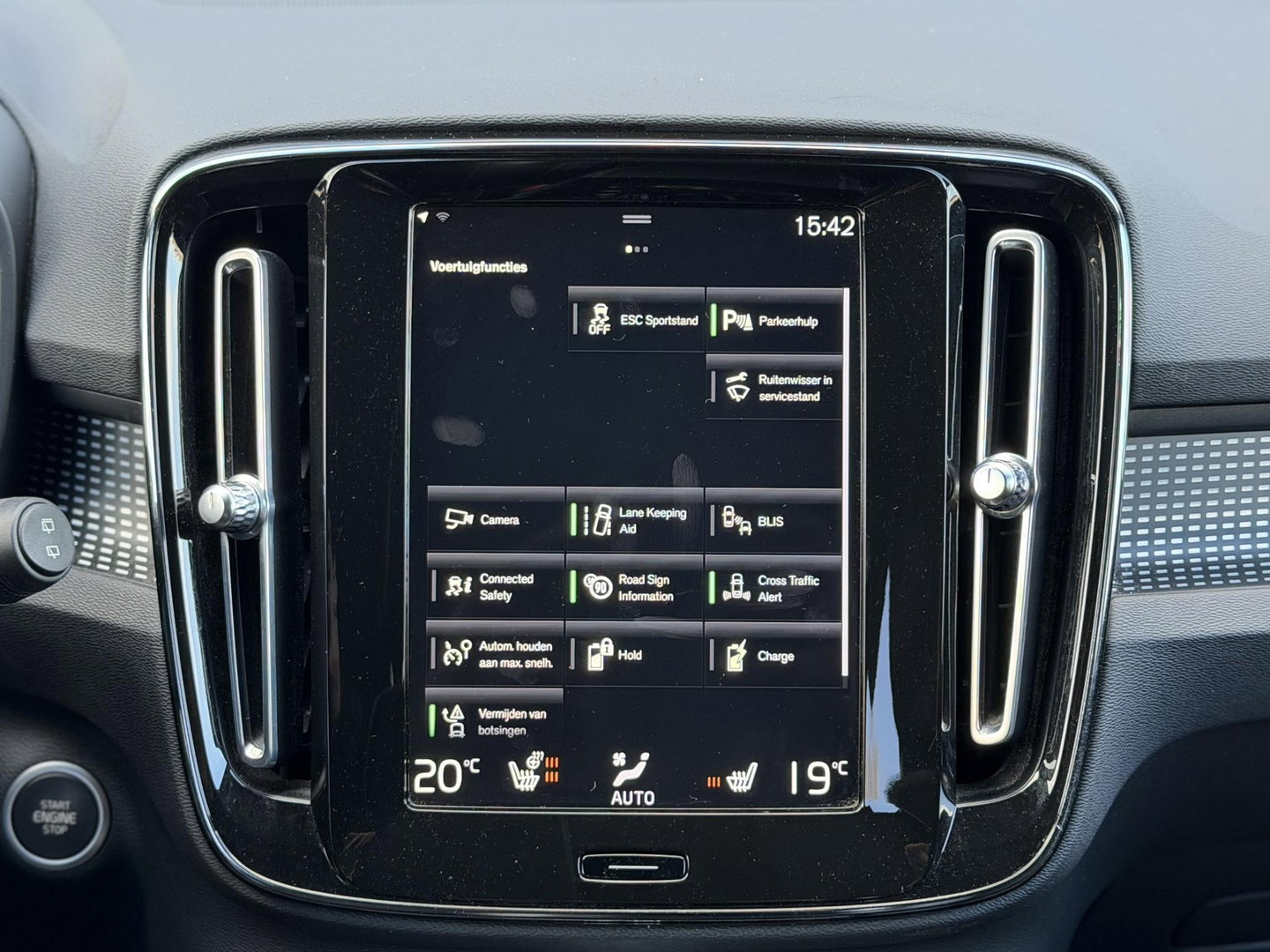 Volvo XC40 1.5 T4 Recharge R-Design |Cam|Led|Winterpakket|Trekhaak