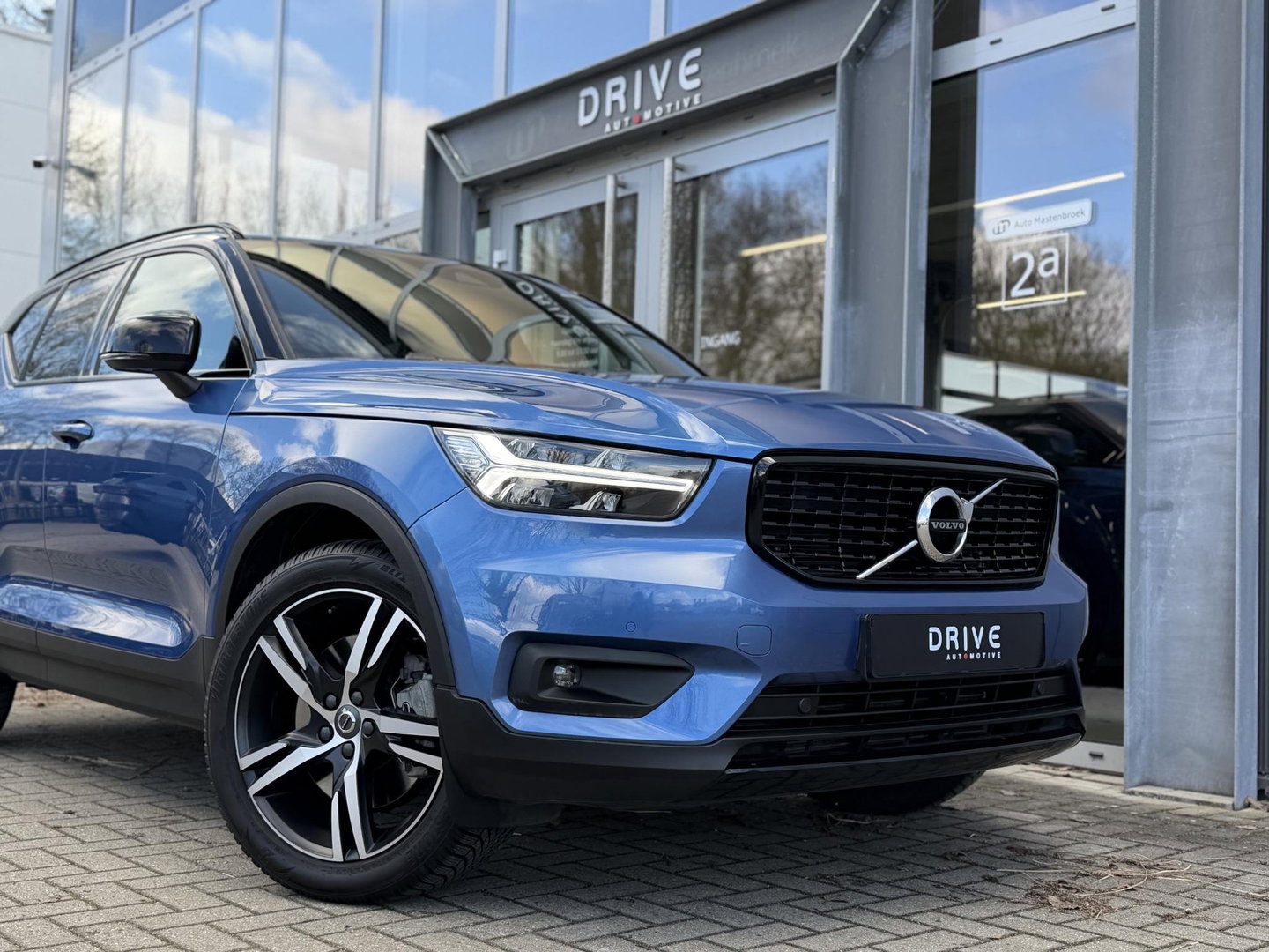 Volvo XC40 1.5 T4 Recharge R-Design |Cam|Led|Winterpakket|Trekhaak