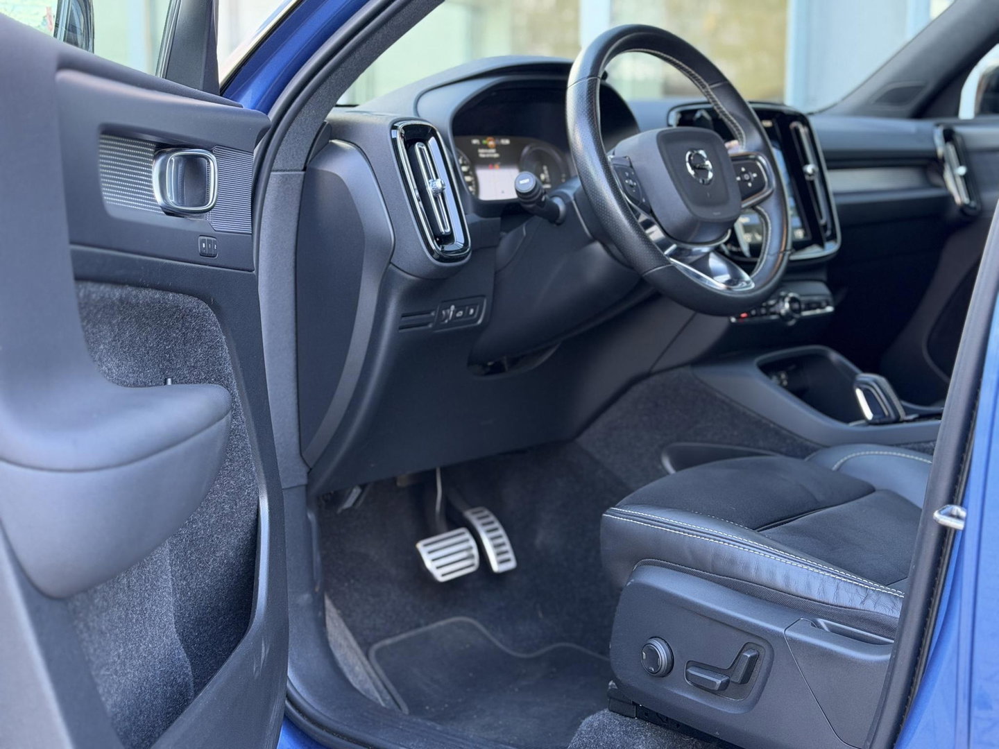 Volvo XC40 1.5 T4 Recharge R-Design |Cam|Led|Winterpakket|Trekhaak