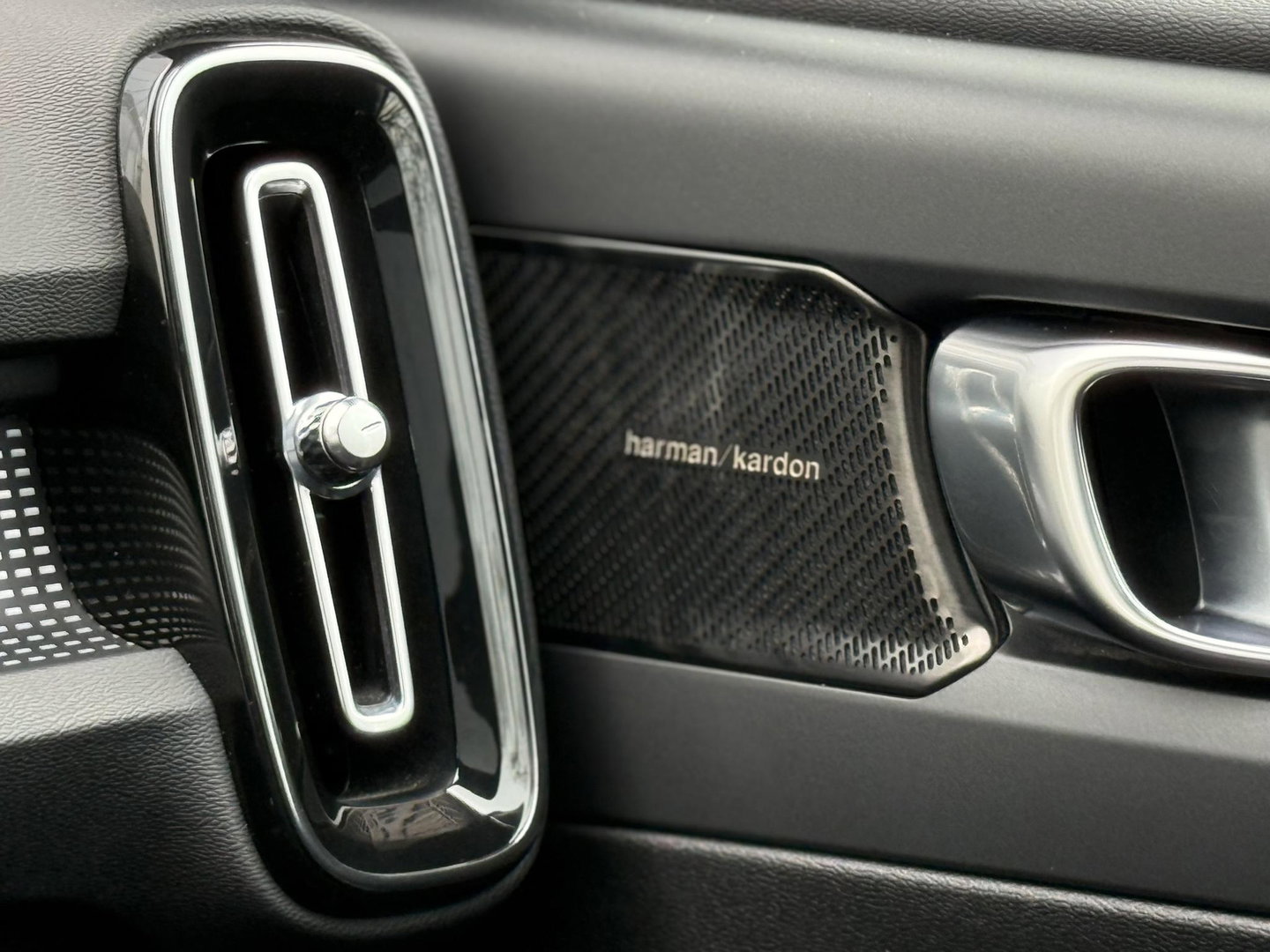 Volvo XC40 1.5 T4 Recharge R-Design |Pano|H/K|Winterpakket|360Cam|Trekhaak