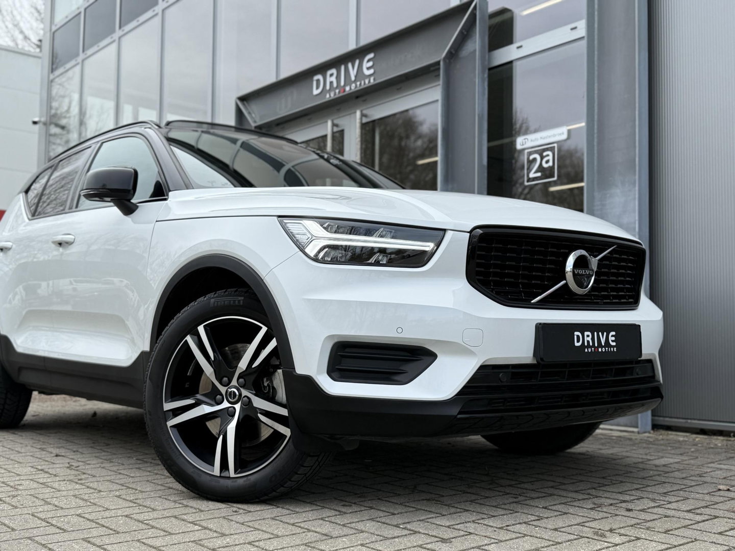 Volvo XC40 1.5 T4 Recharge R-Design |Pano|H/K|Winterpakket|360Cam|Trekhaak