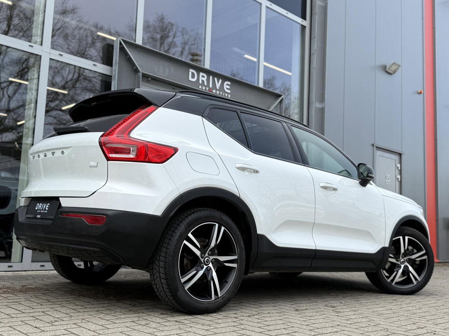 Volvo XC40 1.5 T4 Recharge R-Design |Pano|H/K|Winterpakket|360Cam|Trekhaak