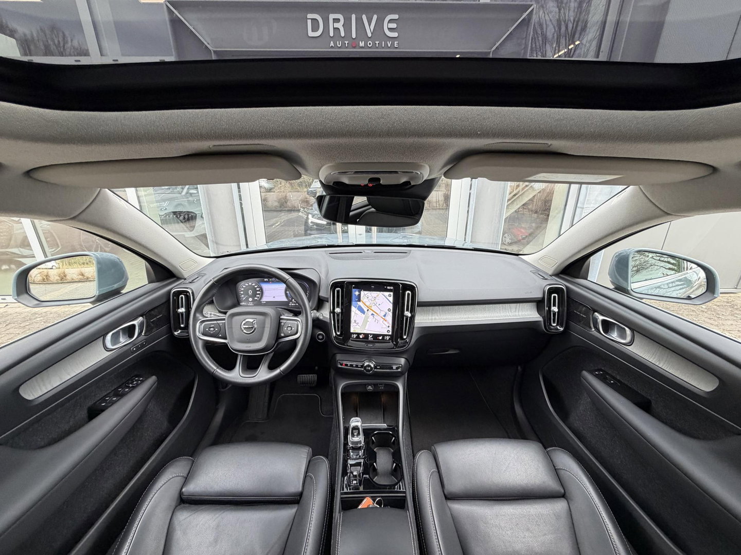 Volvo XC40 1.5 T5 Recharge Inscription |Pano|H/K|360CAM|Leer|Memory|PilotAssist|Trekhaak|Thunder Grey