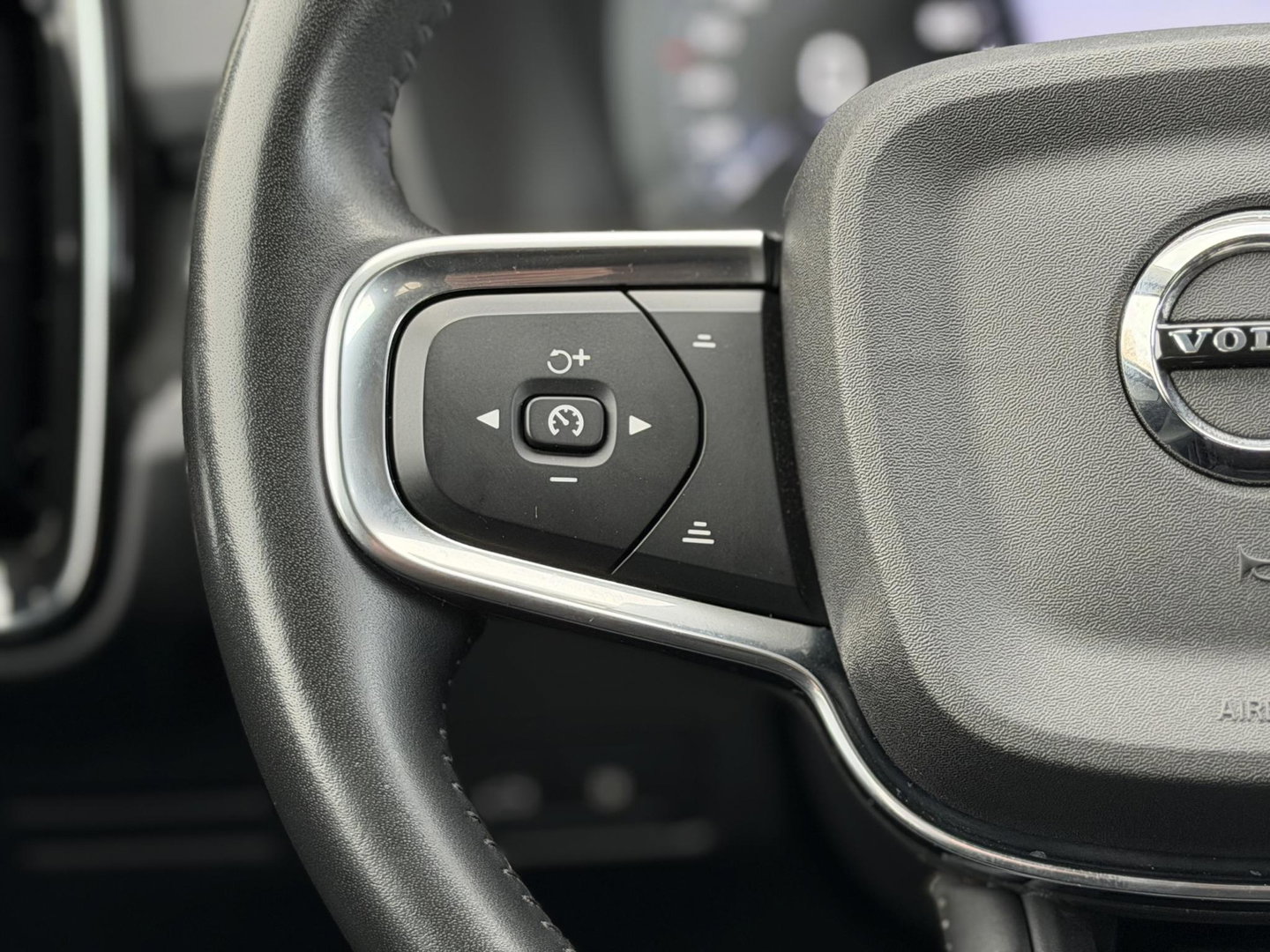 Volvo XC40 1.5 T5 Recharge Inscription |Pano|H/K|360CAM|Leer|Memory|PilotAssist|Trekhaak|Thunder Grey