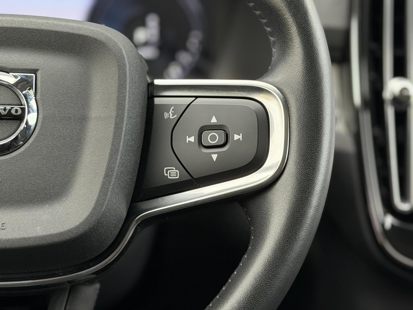 Volvo XC40 1.5 T5 Recharge Inscription |Pano|H/K|360CAM|Leer|Memory|PilotAssist|Trekhaak|Thunder Grey