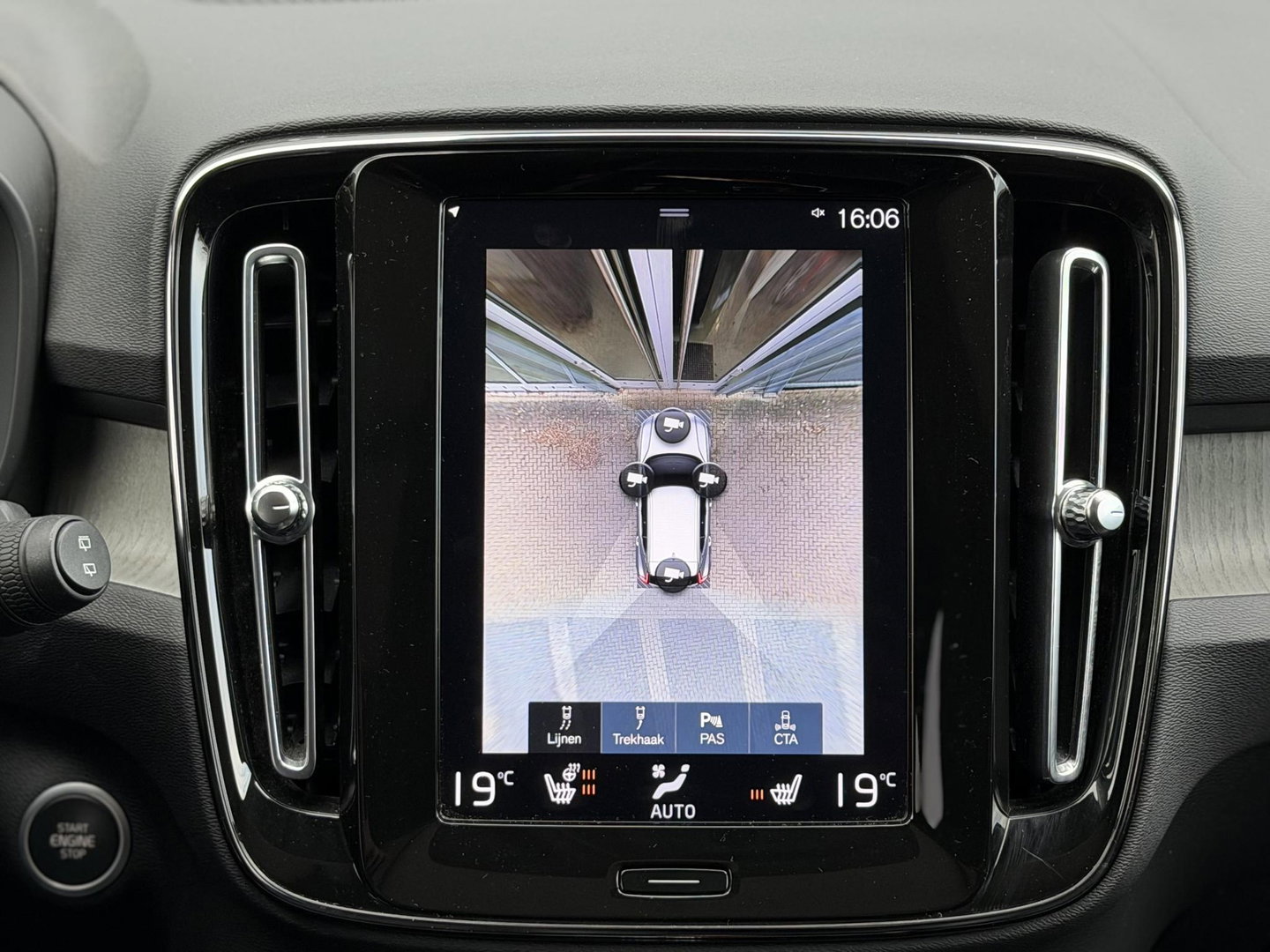 Volvo XC40 1.5 T5 Recharge Inscription |Pano|H/K|360CAM|Leer|Memory|PilotAssist|Trekhaak|Thunder Grey