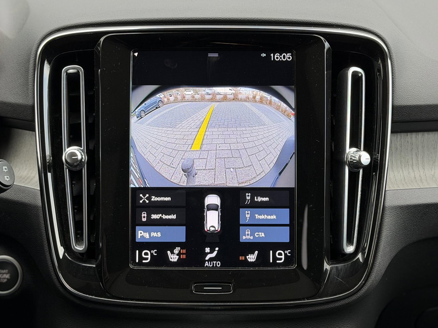 Volvo XC40 1.5 T5 Recharge Inscription |Pano|H/K|360CAM|Leer|Memory|PilotAssist|Trekhaak|Thunder Grey