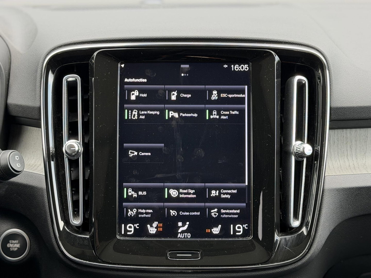 Volvo XC40 1.5 T5 Recharge Inscription |Pano|H/K|360CAM|Leer|Memory|PilotAssist|Trekhaak|Thunder Grey