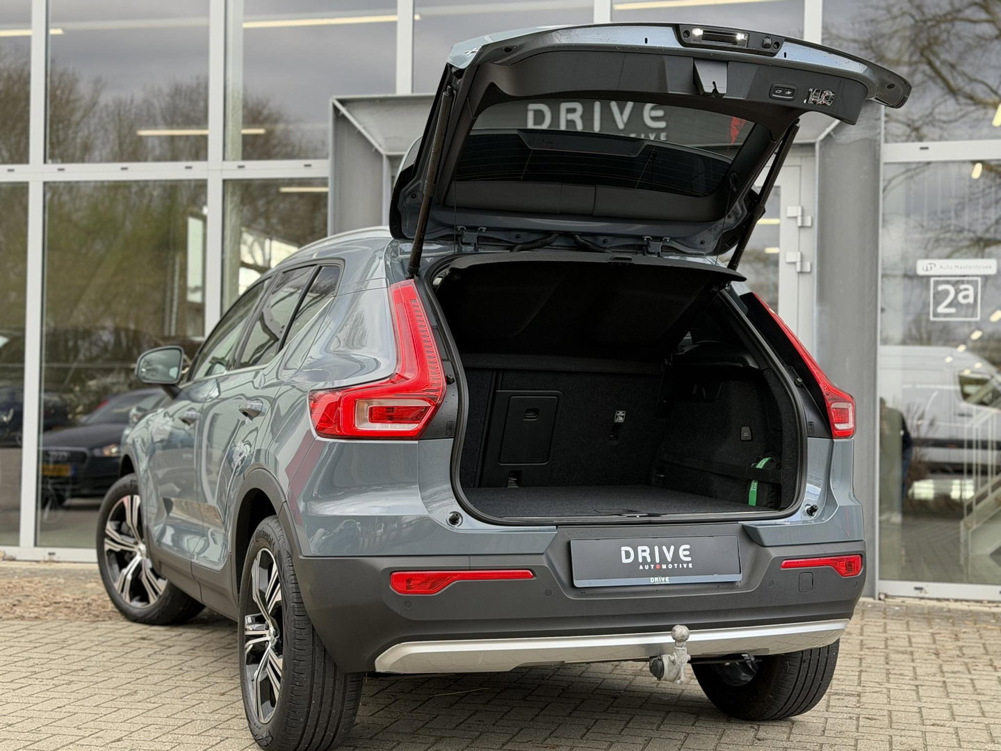 Volvo XC40 1.5 T5 Recharge Inscription |Pano|H/K|360CAM|Leer|Memory|PilotAssist|Trekhaak|Thunder Grey
