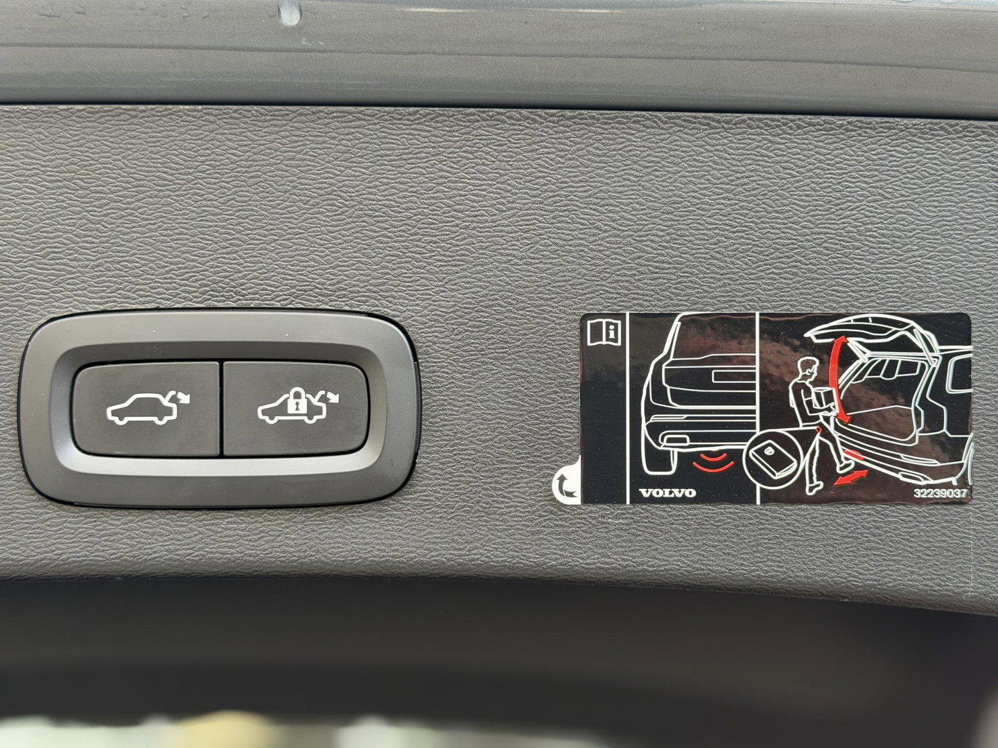 Volvo XC40 1.5 T5 Recharge Inscription |Pano|H/K|360CAM|Leer|Memory|PilotAssist|Trekhaak|Thunder Grey