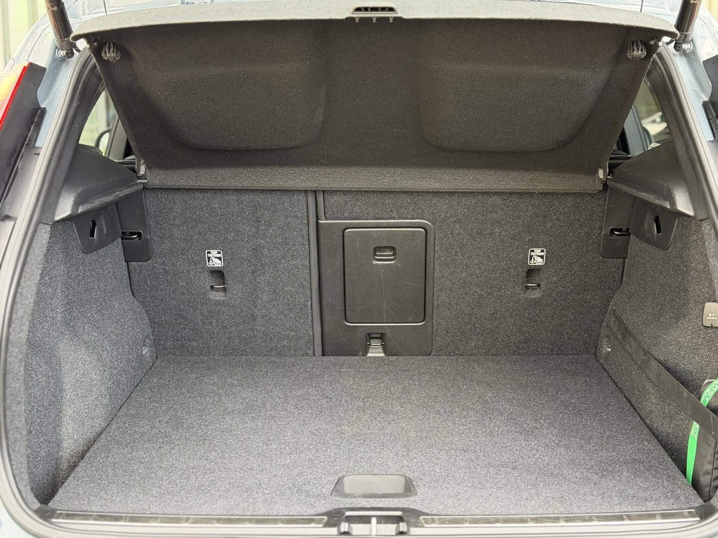 Volvo XC40 1.5 T5 Recharge Inscription |Pano|H/K|360CAM|Leer|Memory|PilotAssist|Trekhaak|Thunder Grey