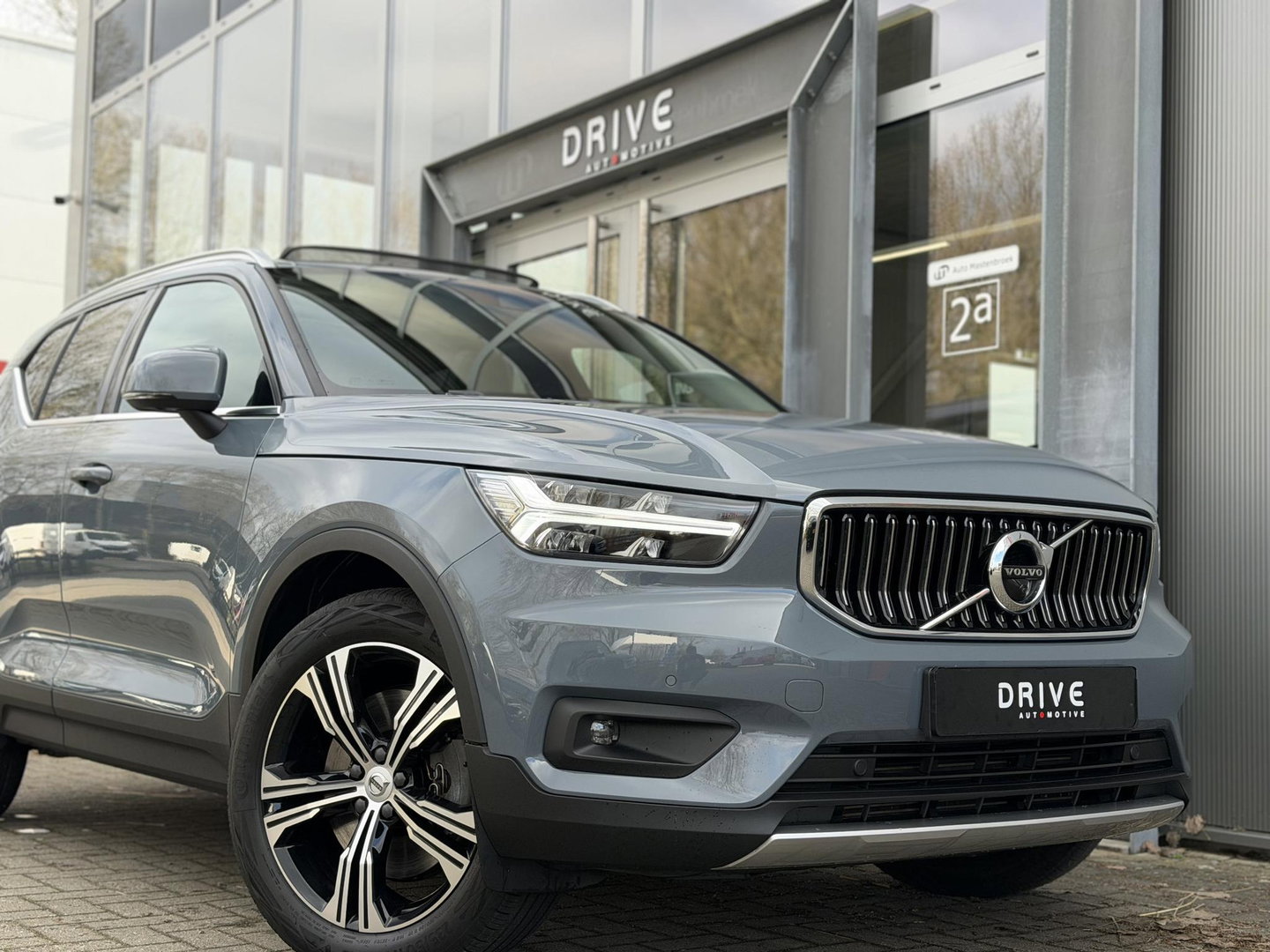 Volvo XC40 1.5 T5 Recharge Inscription |Pano|H/K|360CAM|Leer|Memory|PilotAssist|Trekhaak|Thunder Grey