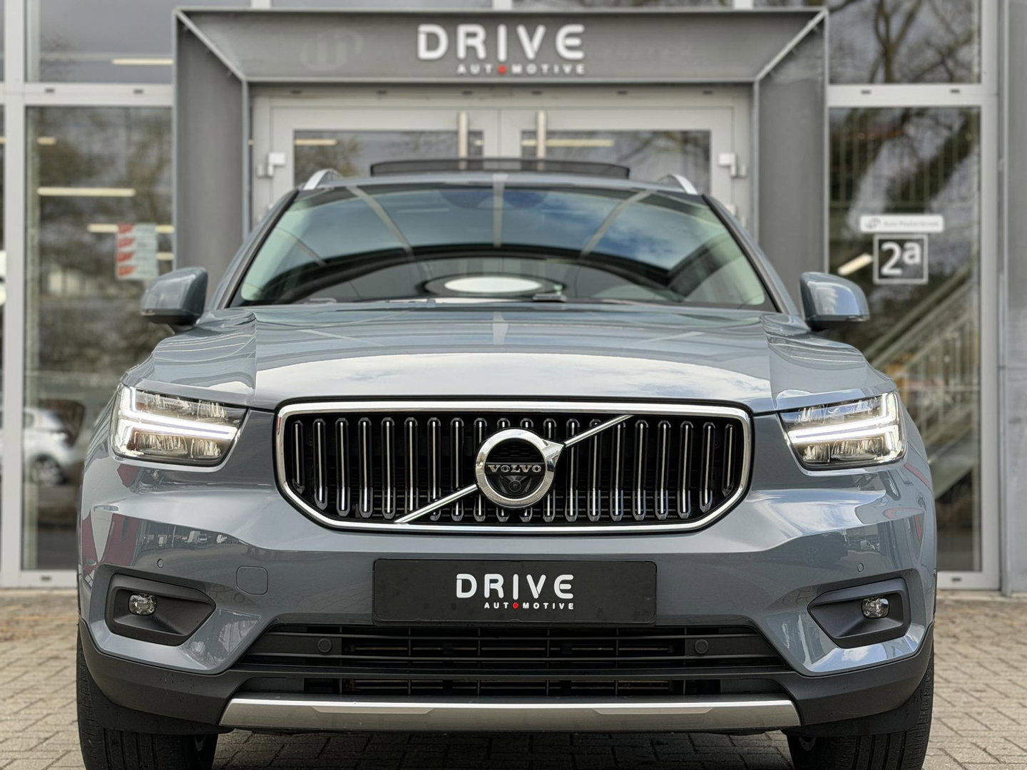 Volvo XC40 1.5 T5 Recharge Inscription |Pano|H/K|360CAM|Leer|Memory|PilotAssist|Trekhaak|Thunder Grey