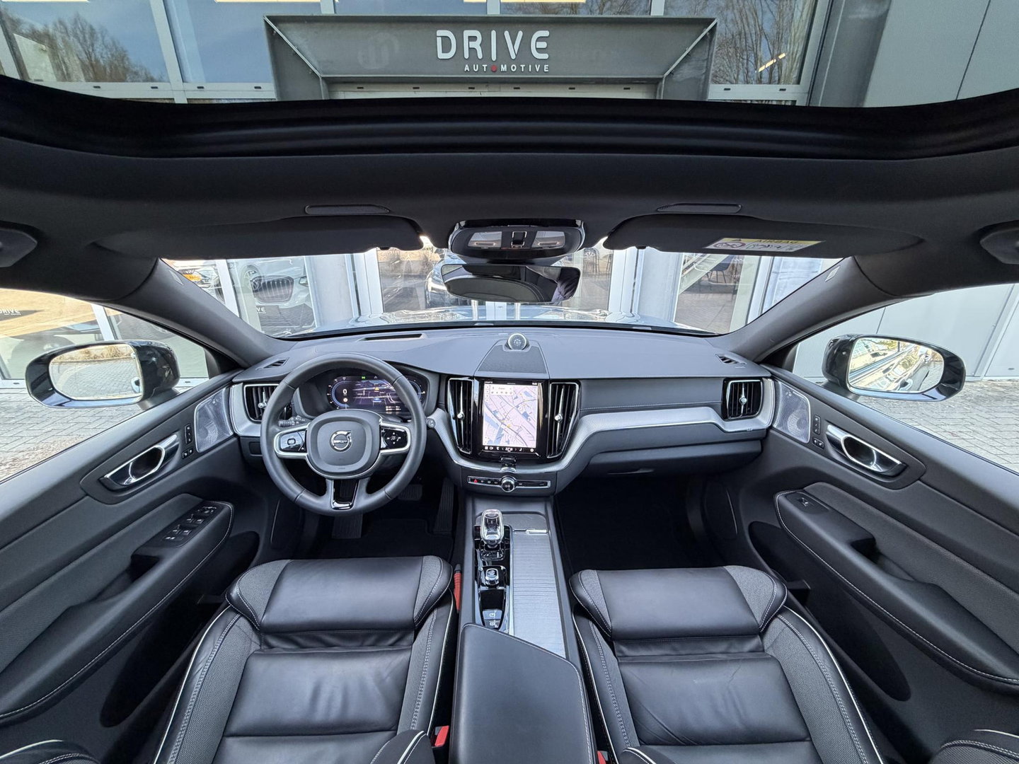 Volvo XC60 2.0 T8 Plug-in hybrid AWD Ultimate Dark |Pano|Luchtvering|Bowers & Wilkins|21"