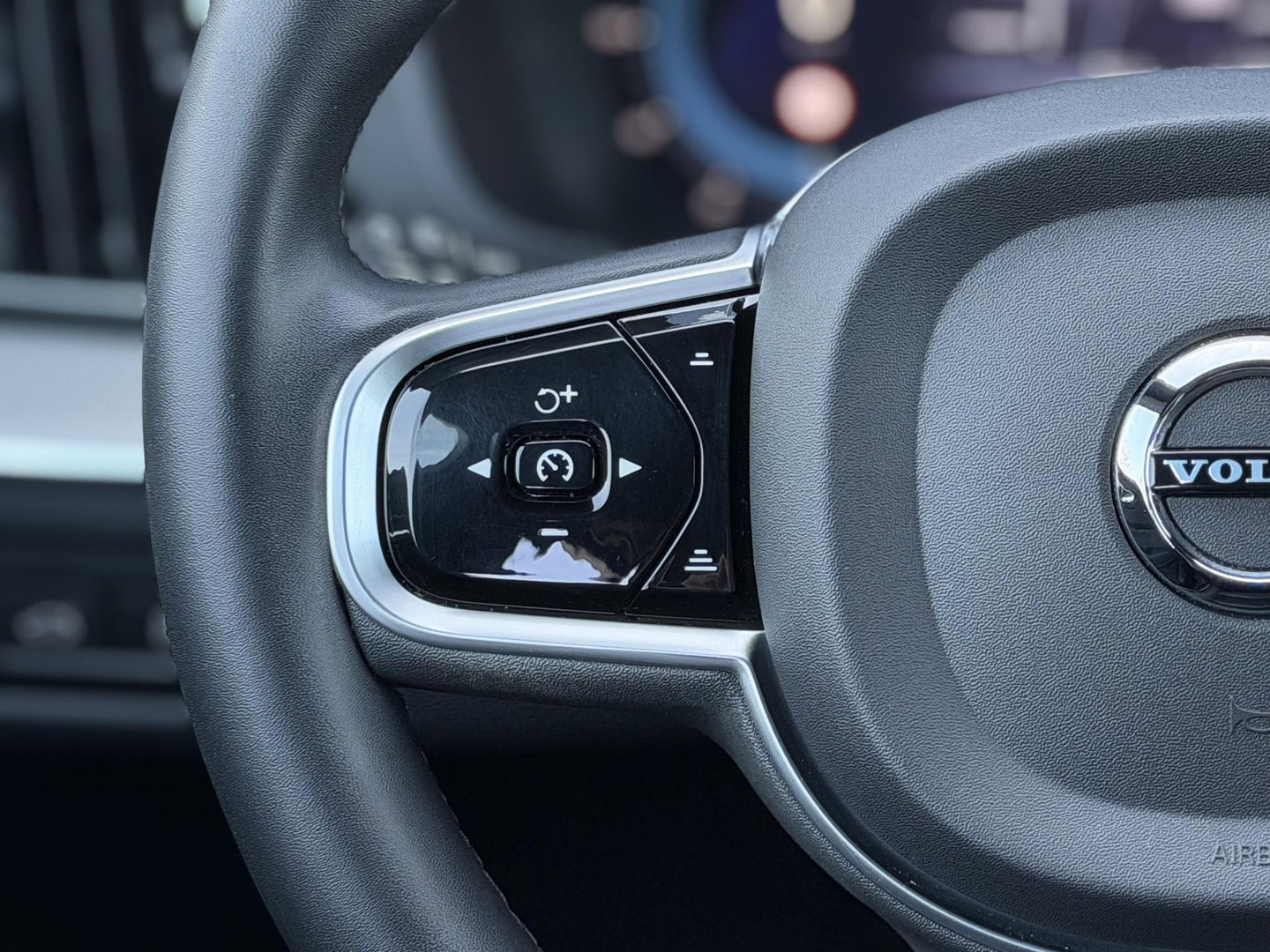 Volvo XC60 2.0 T8 Plug-in hybrid AWD Ultimate Dark |Pano|Luchtvering|Bowers & Wilkins|21"