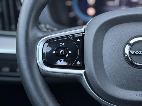 Volvo XC60 2.0 T8 Plug-in hybrid AWD Ultimate Dark |Pano|Luchtvering|Bowers & Wilkins|21"