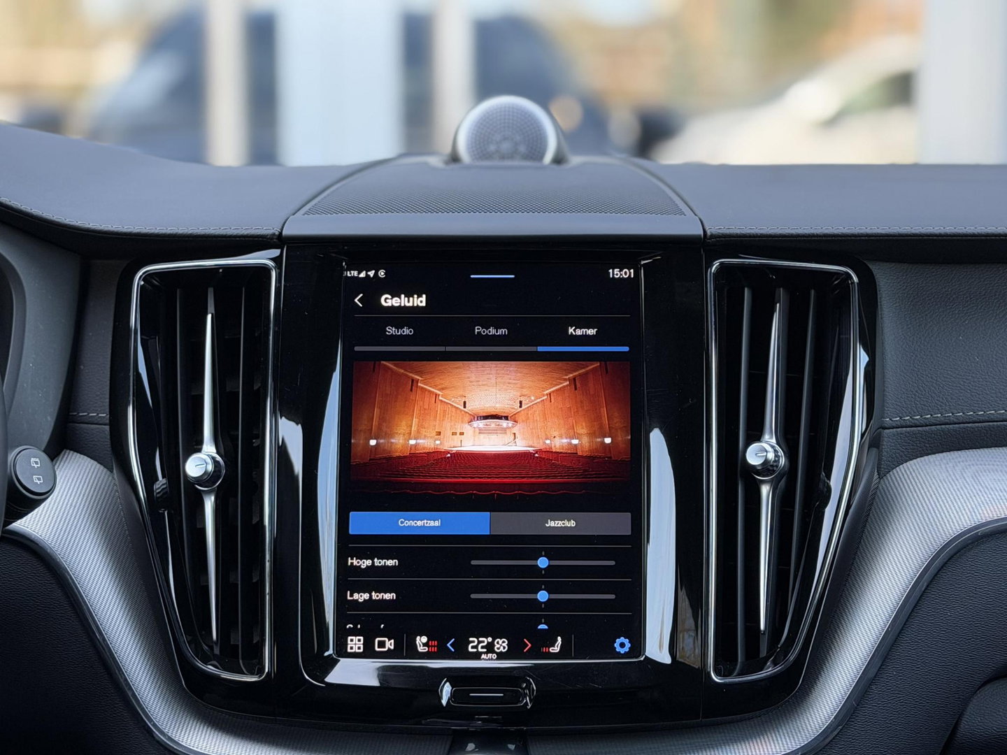 Volvo XC60 2.0 T8 Plug-in hybrid AWD Ultimate Dark |Pano|Luchtvering|Bowers & Wilkins|21"