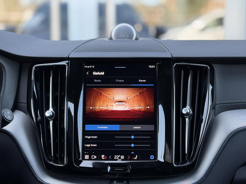 Volvo XC60 2.0 T8 Plug-in hybrid AWD Ultimate Dark |Pano|Luchtvering|Bowers & Wilkins|21"