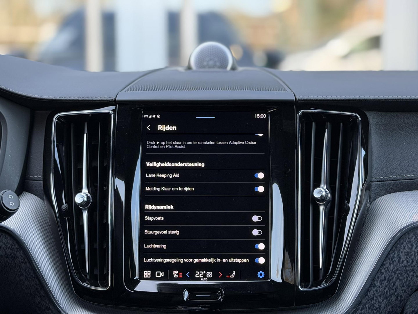 Volvo XC60 2.0 T8 Plug-in hybrid AWD Ultimate Dark |Pano|Luchtvering|Bowers & Wilkins|21"