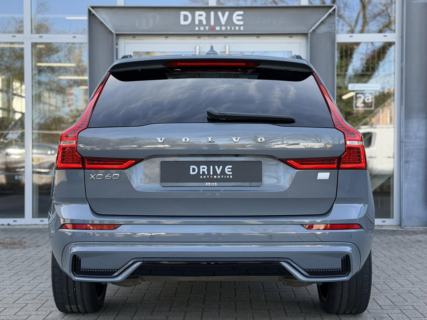 Volvo XC60 2.0 T8 Plug-in hybrid AWD Ultimate Dark |Pano|Luchtvering|Bowers & Wilkins|21"