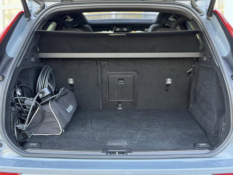 Volvo XC60 2.0 T8 Plug-in hybrid AWD Ultimate Dark |Pano|Luchtvering|Bowers & Wilkins|21"