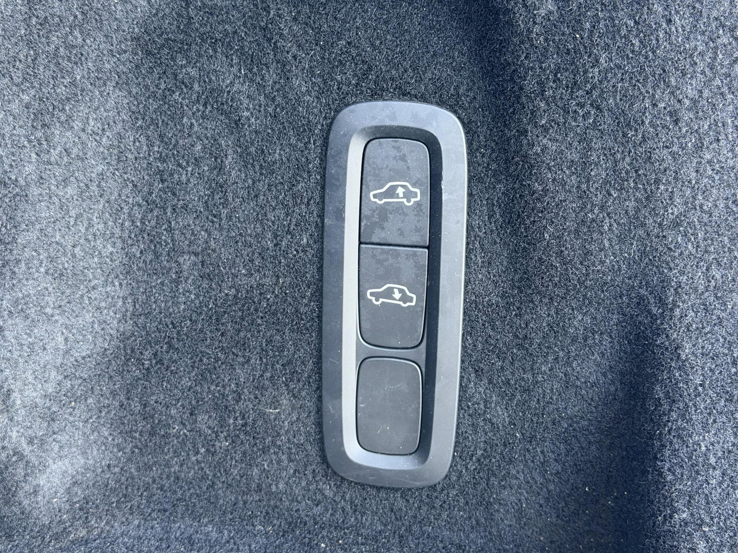 Volvo XC60 2.0 T8 Plug-in hybrid AWD Ultimate Dark |Pano|Luchtvering|Bowers & Wilkins|21"