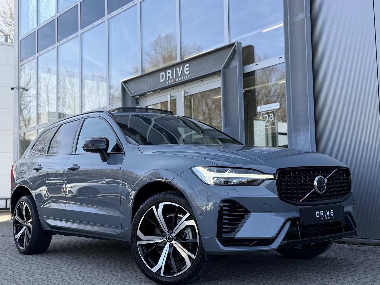 Volvo XC60 2.0 T8 Plug-in hybrid AWD Ultimate Dark |Pano|Luchtvering|Bowers & Wilkins|21"