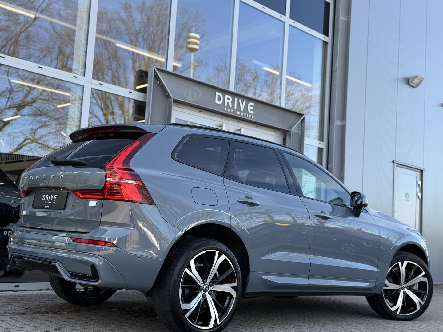 Volvo XC60 2.0 T8 Plug-in hybrid AWD Ultimate Dark |Pano|Luchtvering|Bowers & Wilkins|21"